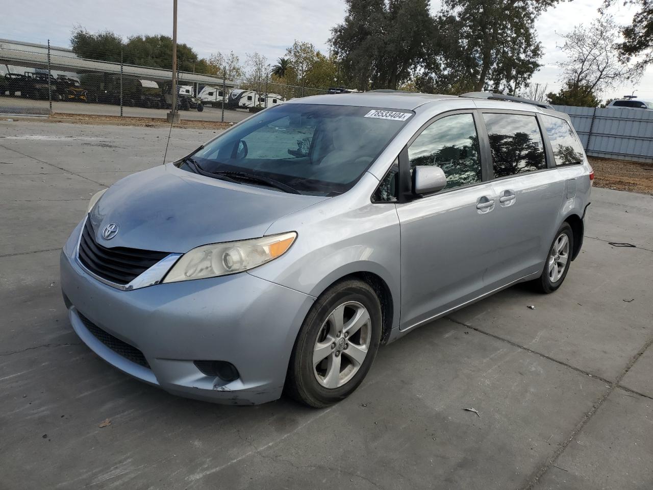 TOYOTA SIENNA LE 2014