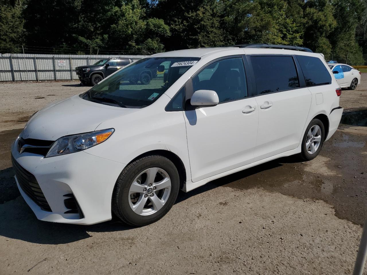 TOYOTA SIENNA LE 2019