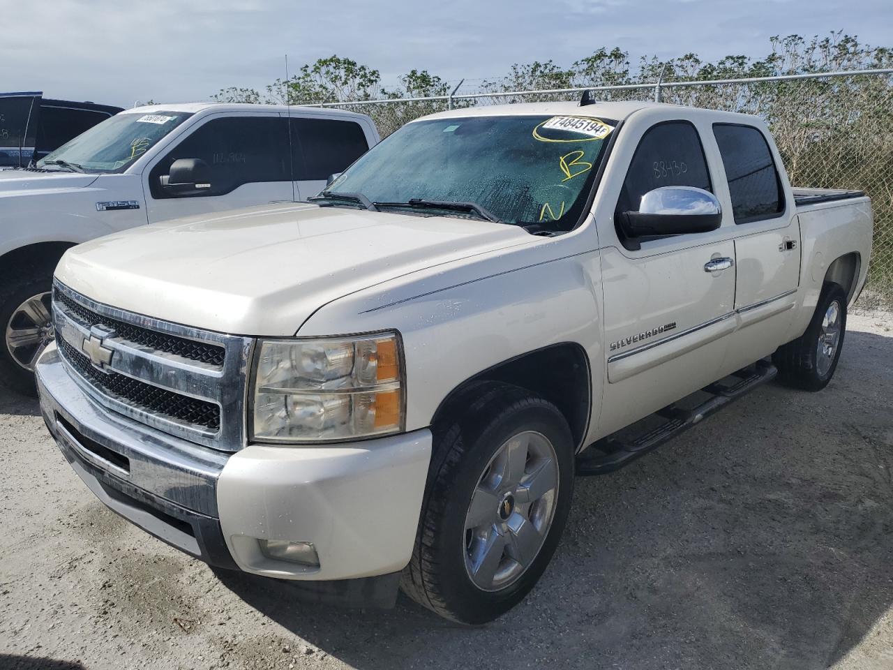 CHEVROLET SILVERADO 2011