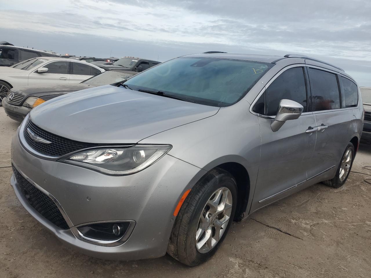CHRYSLER PACIFICA L 2017