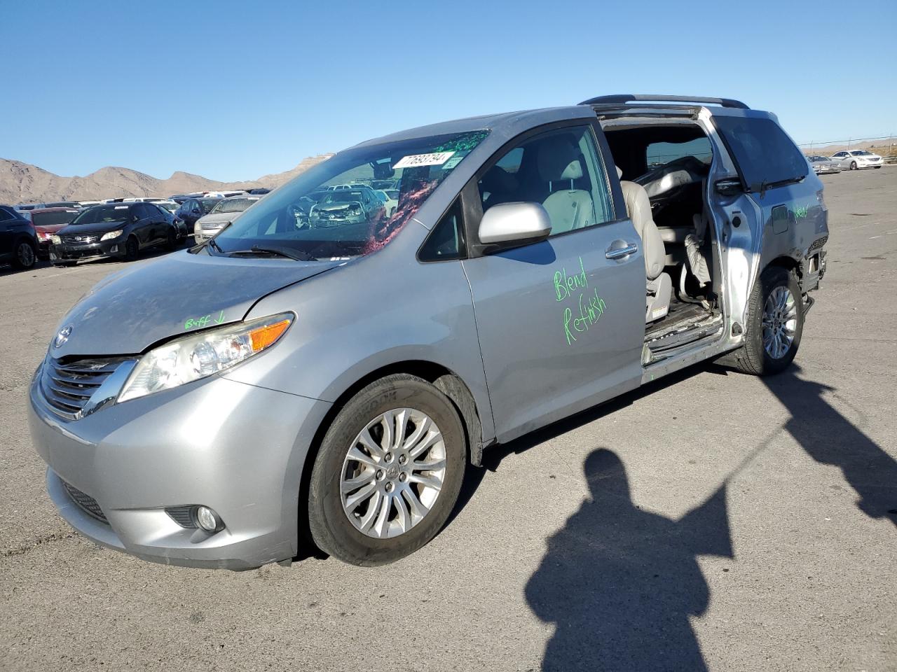 TOYOTA SIENNA XLE 2015