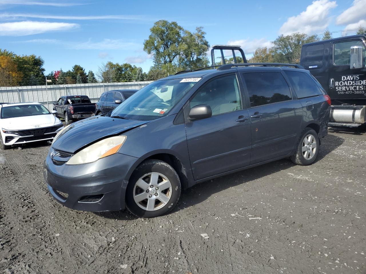 TOYOTA SIENNA CE 2010