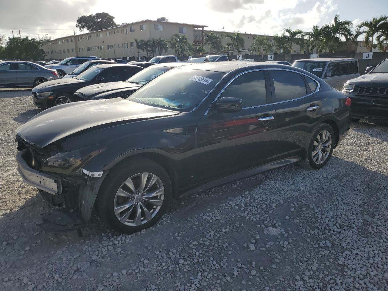 INFINITI M37 2013