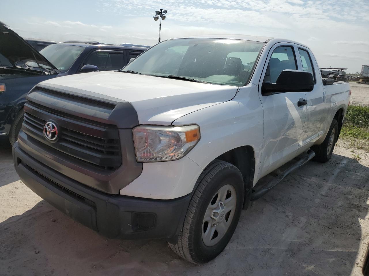 TOYOTA TUNDRA DOU 2015