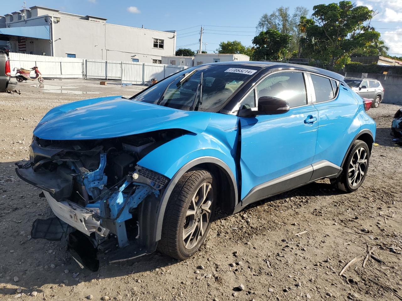 TOYOTA C-HR XLE 2019
