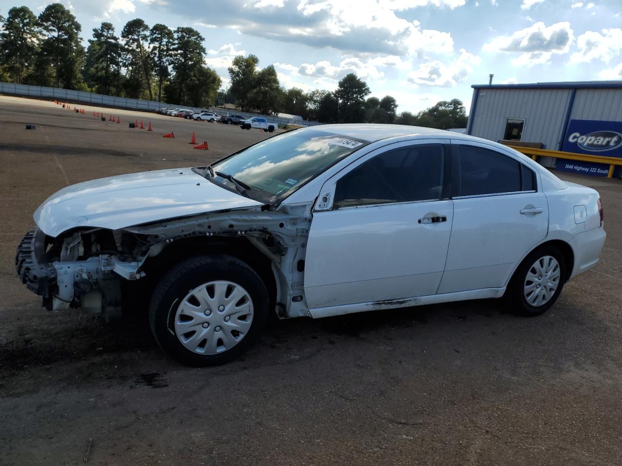 MITSUBISHI GALANT ES 2012