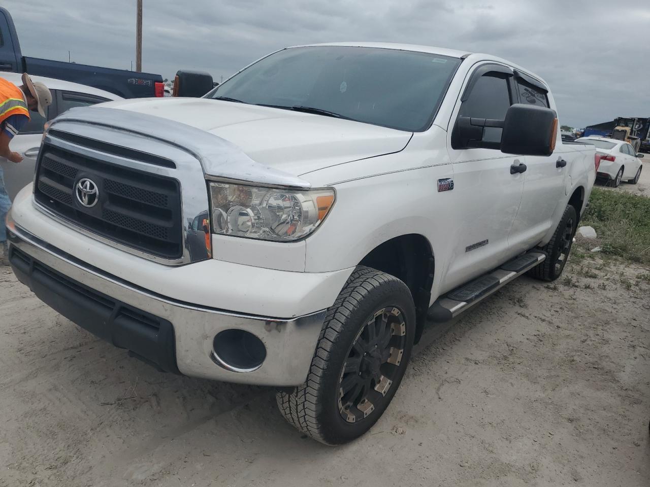 TOYOTA TUNDRA CRE 2013
