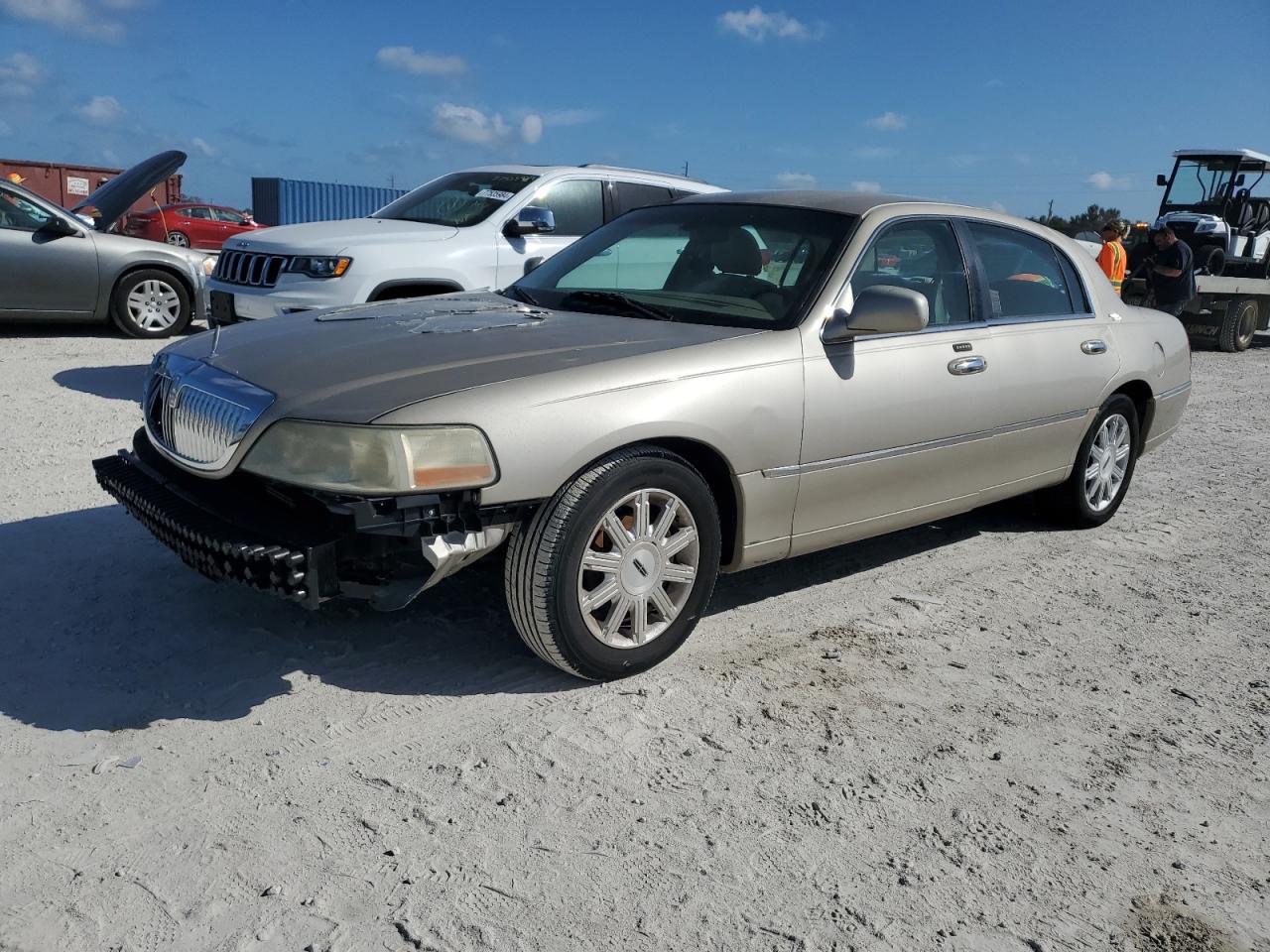 LINCOLN TOWN CAR S 2009
