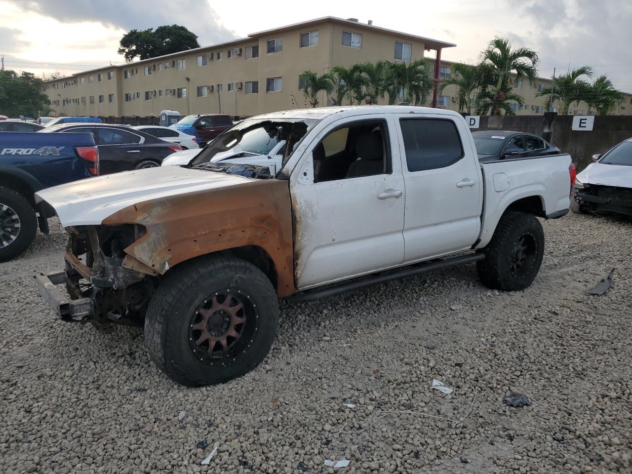 TOYOTA TACOMA DOU 2021