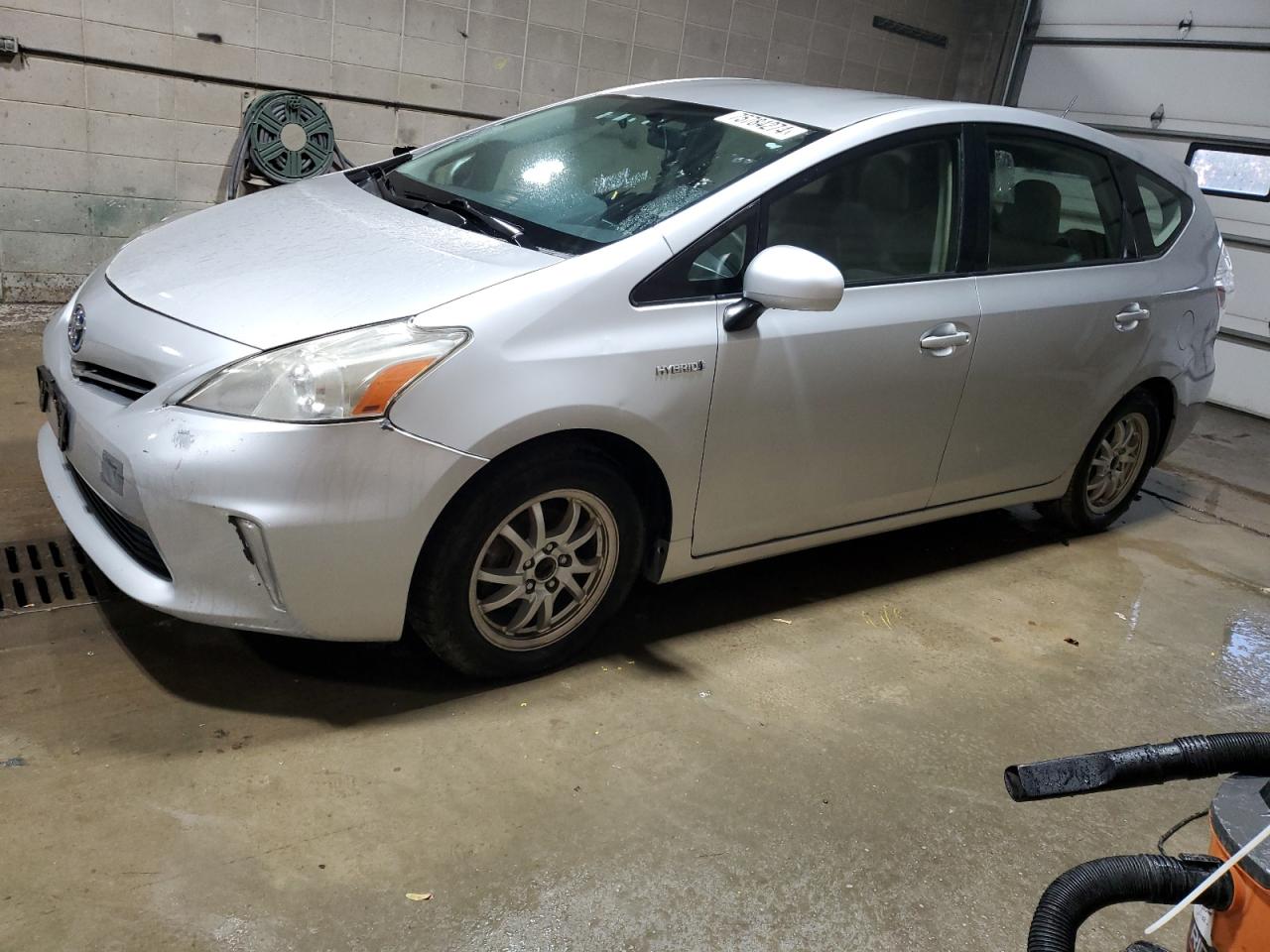 TOYOTA PRIUS V 2012
