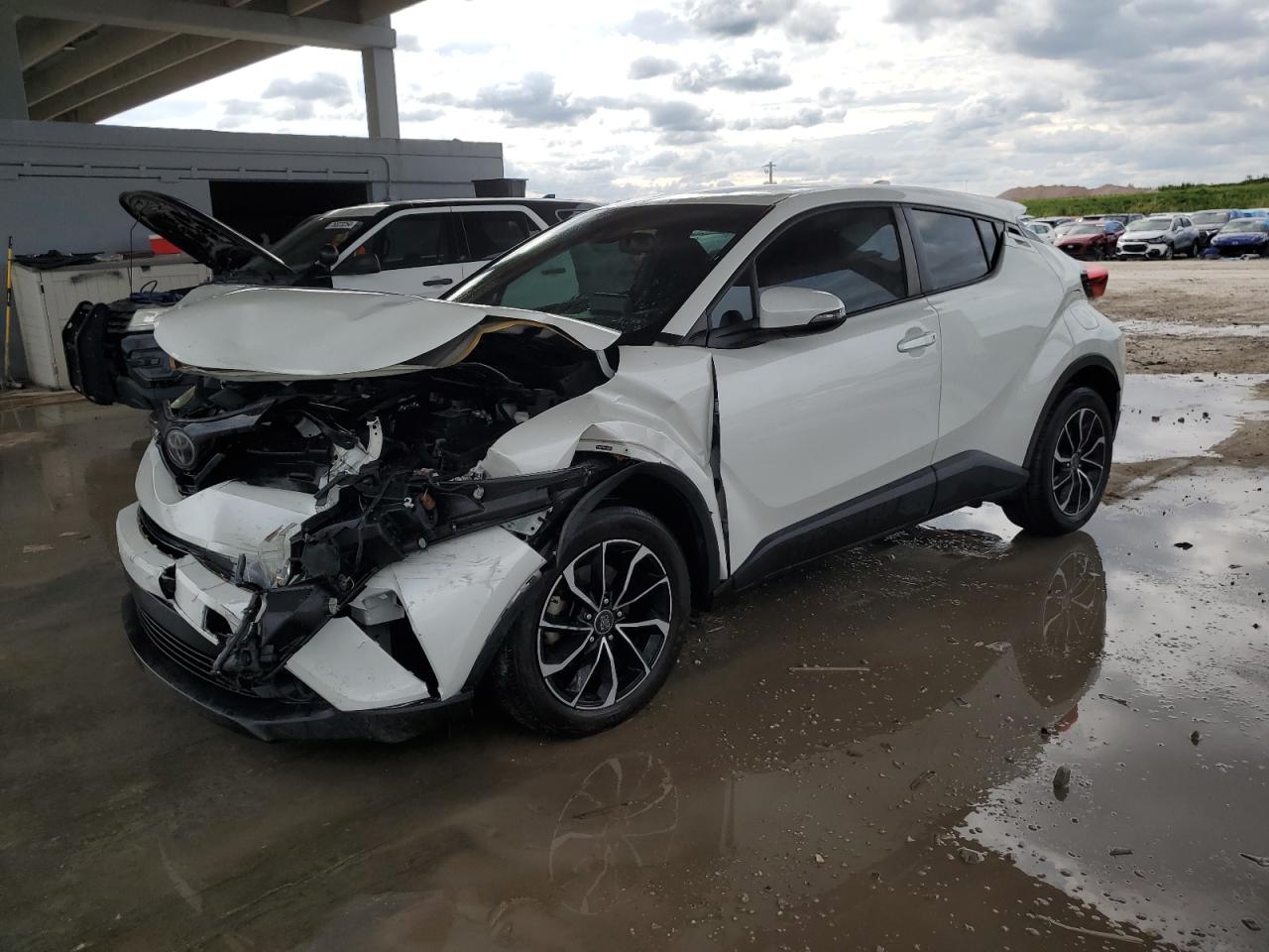 TOYOTA C-HR XLE 2019