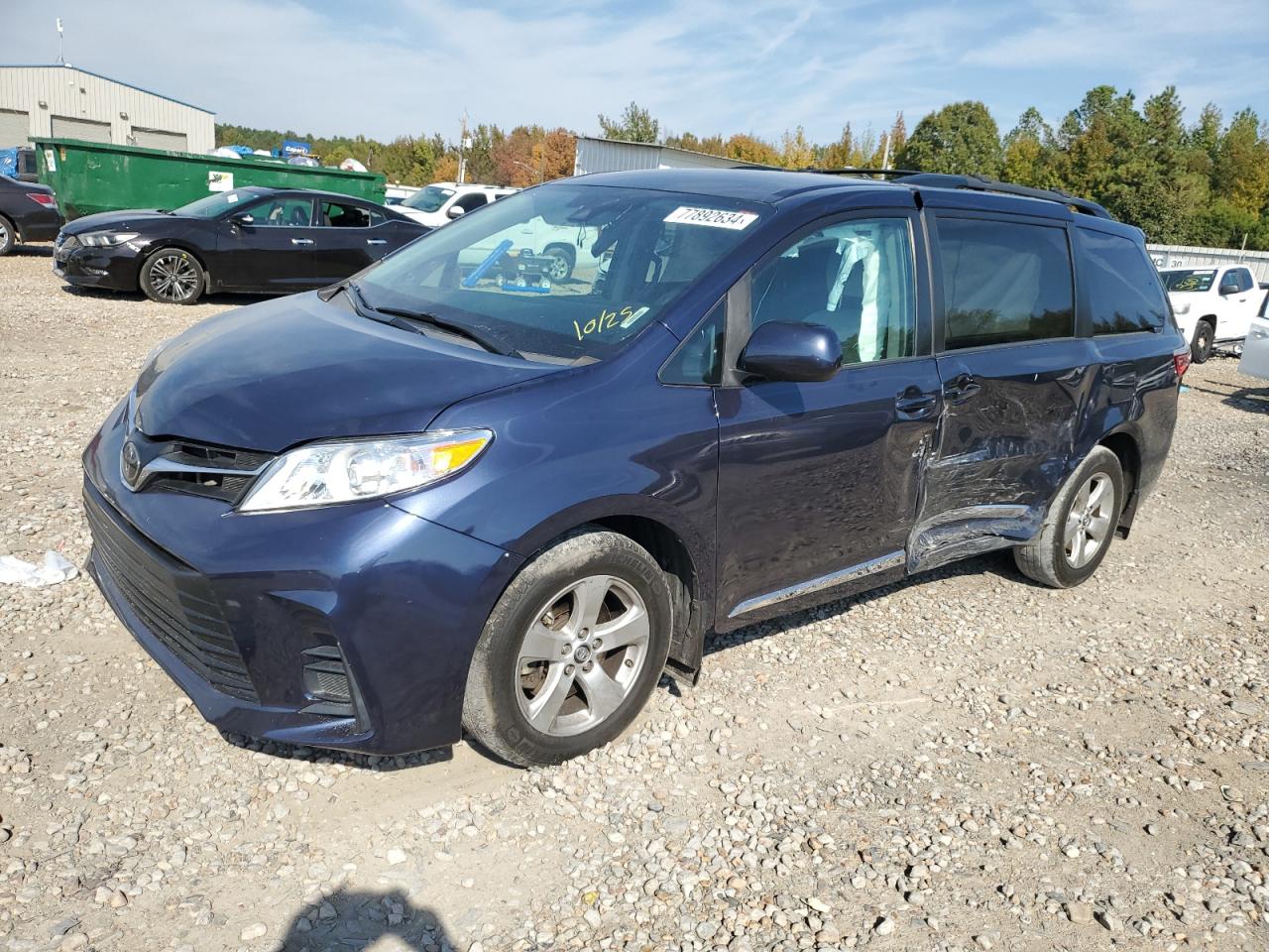 TOYOTA SIENNA LE 2019