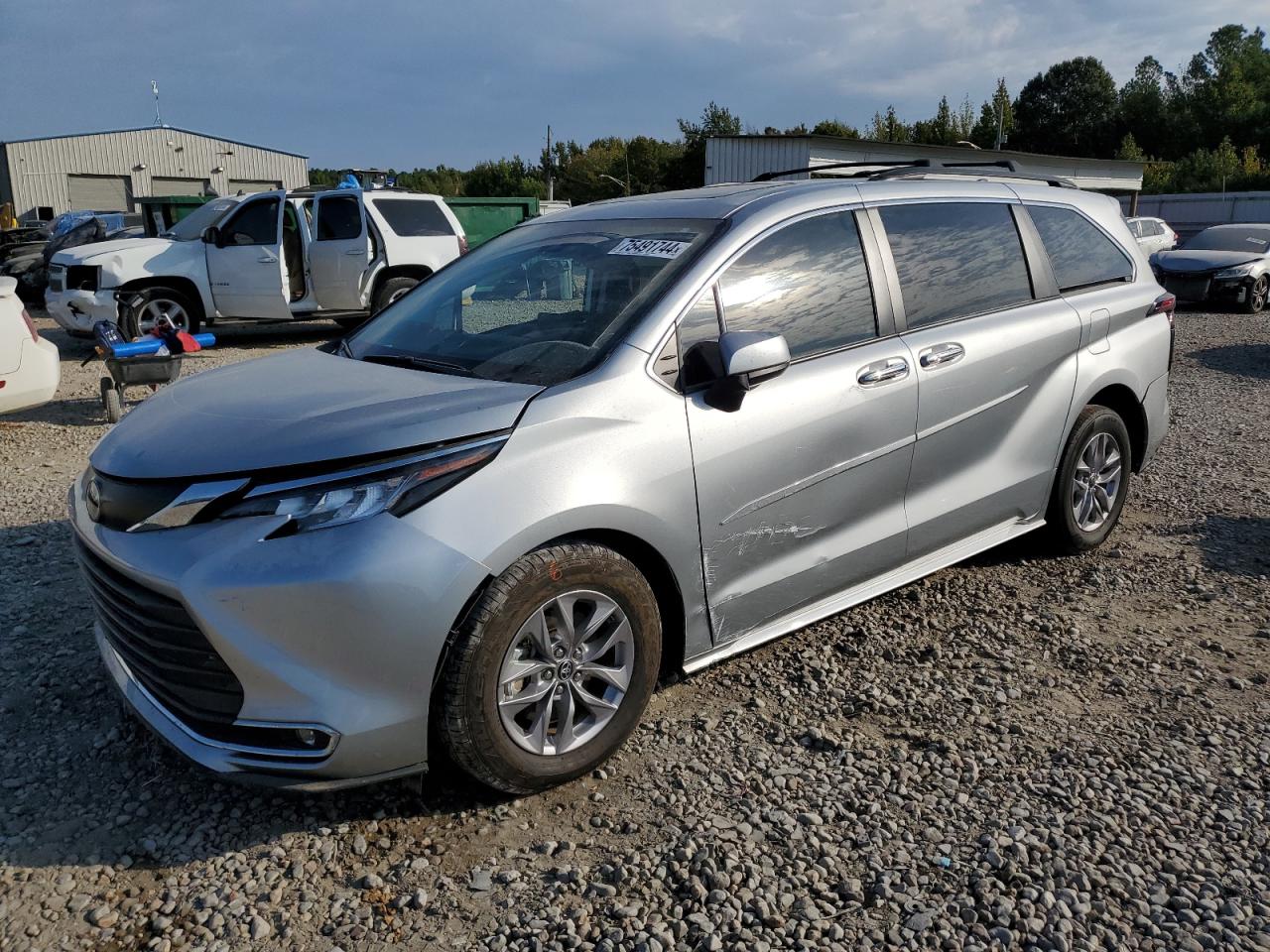 TOYOTA SIENNA XLE 2022