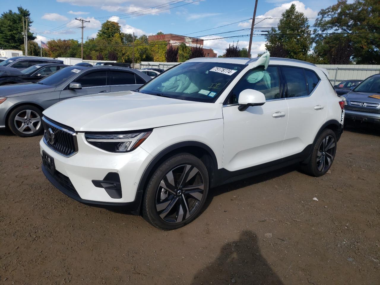VOLVO XC40 PLUS 2024