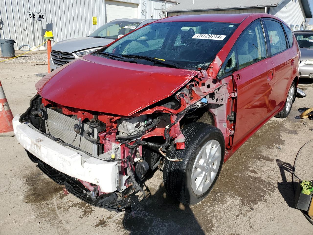 TOYOTA PRIUS V 2012