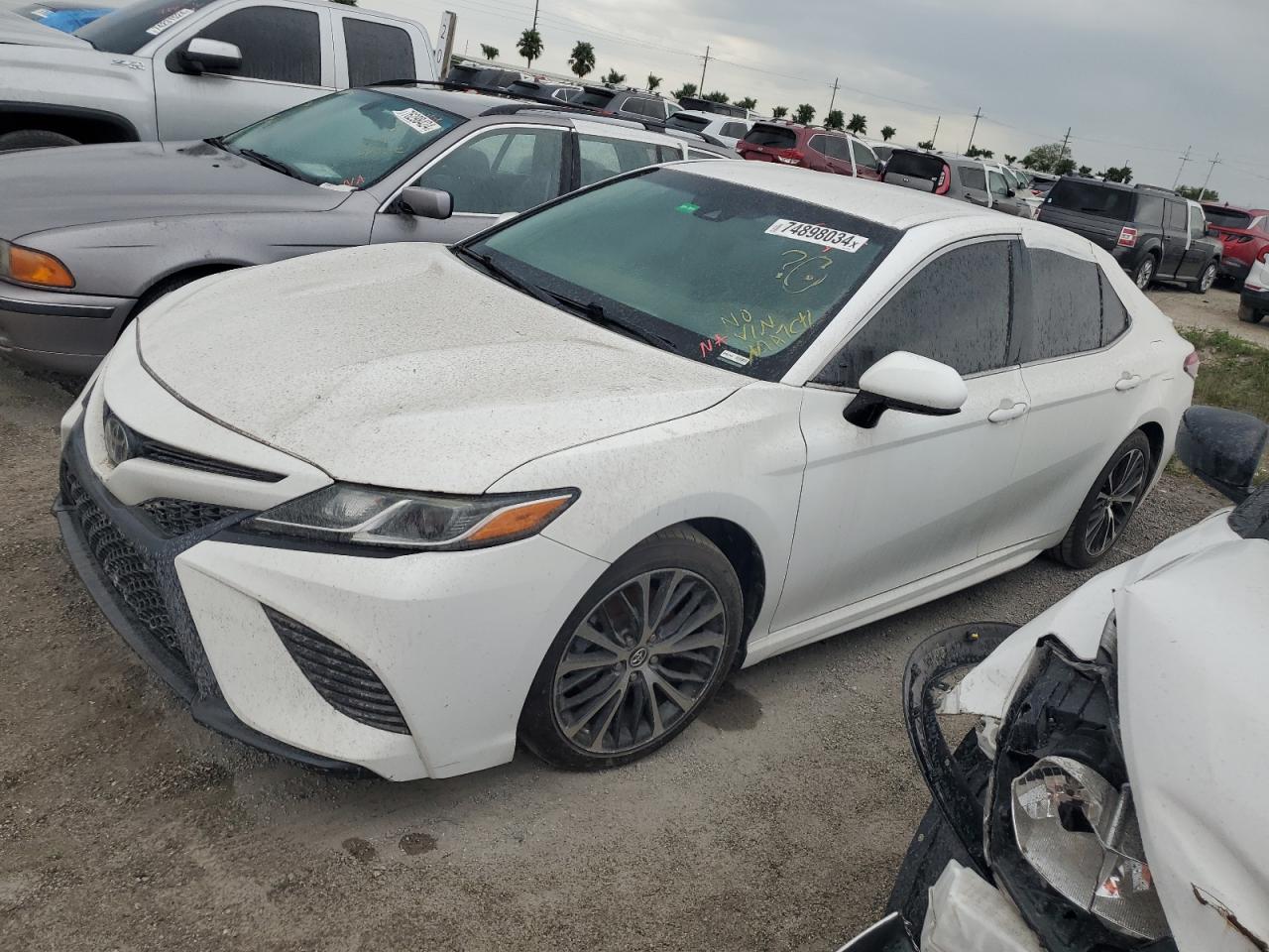 TOYOTA CAMRY 2018