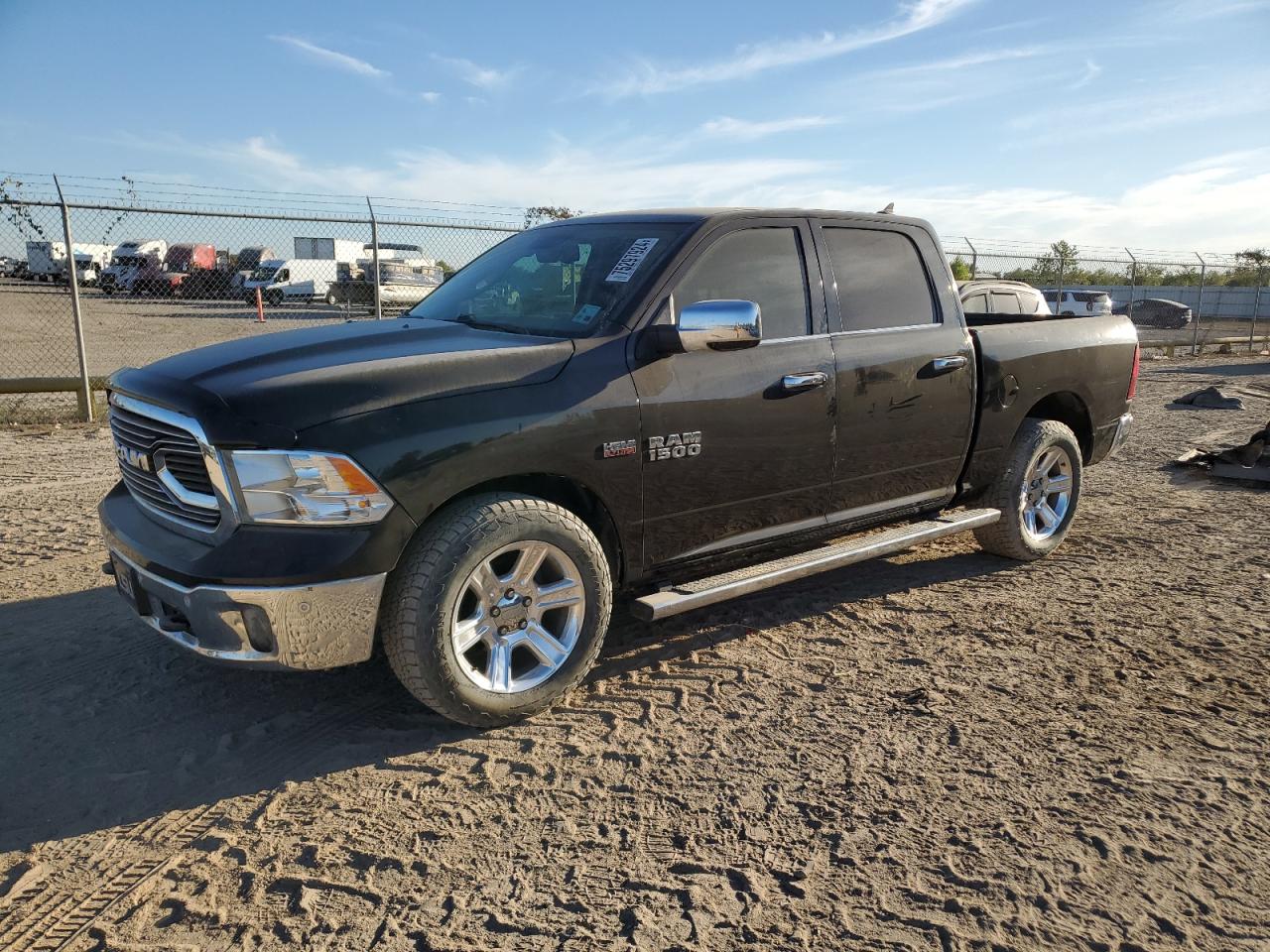 RAM 1500 SLT 2017