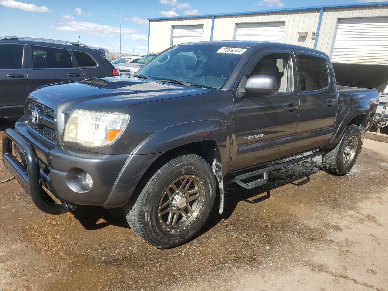 TOYOTA TACOMA DOU 2011