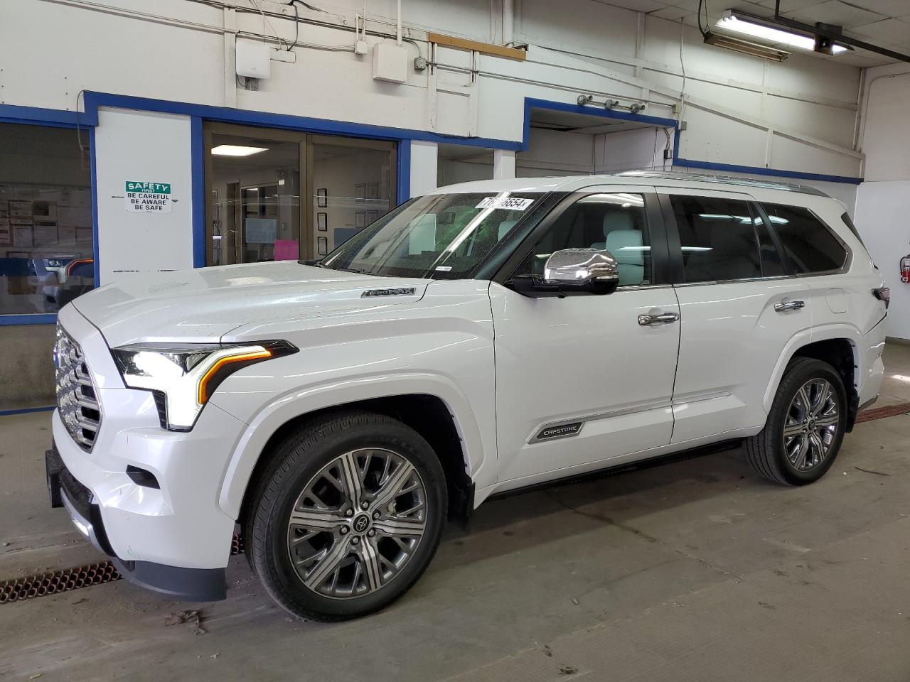 TOYOTA SEQUOIA SR 2024