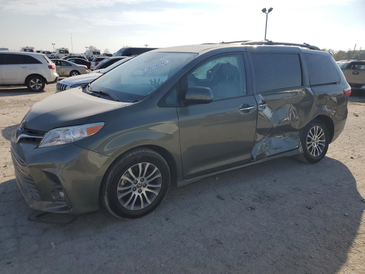 TOYOTA SIENNA XLE 2020