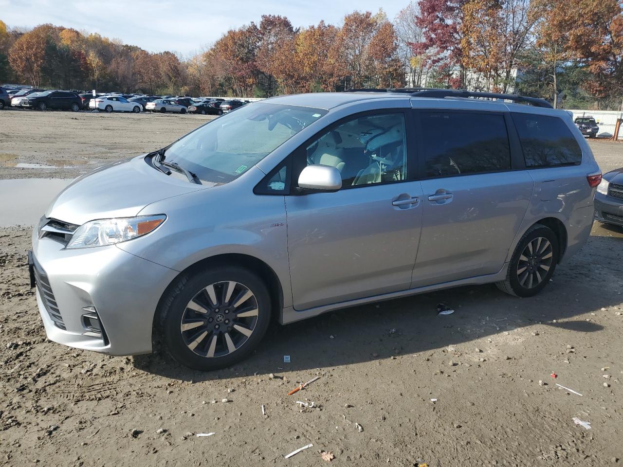 TOYOTA SIENNA LE 2019