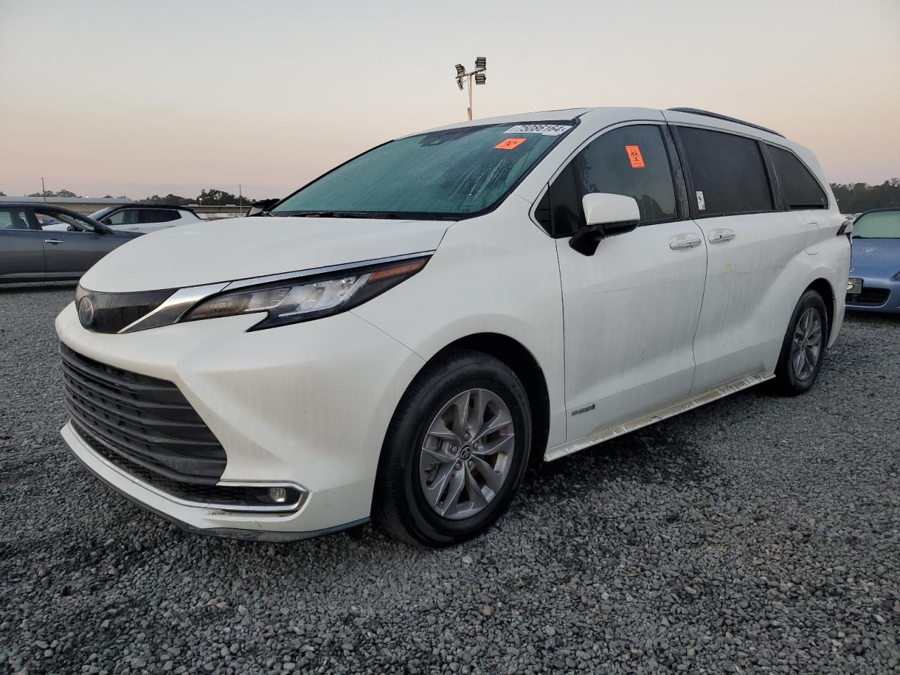 TOYOTA SIENNA XLE 2021