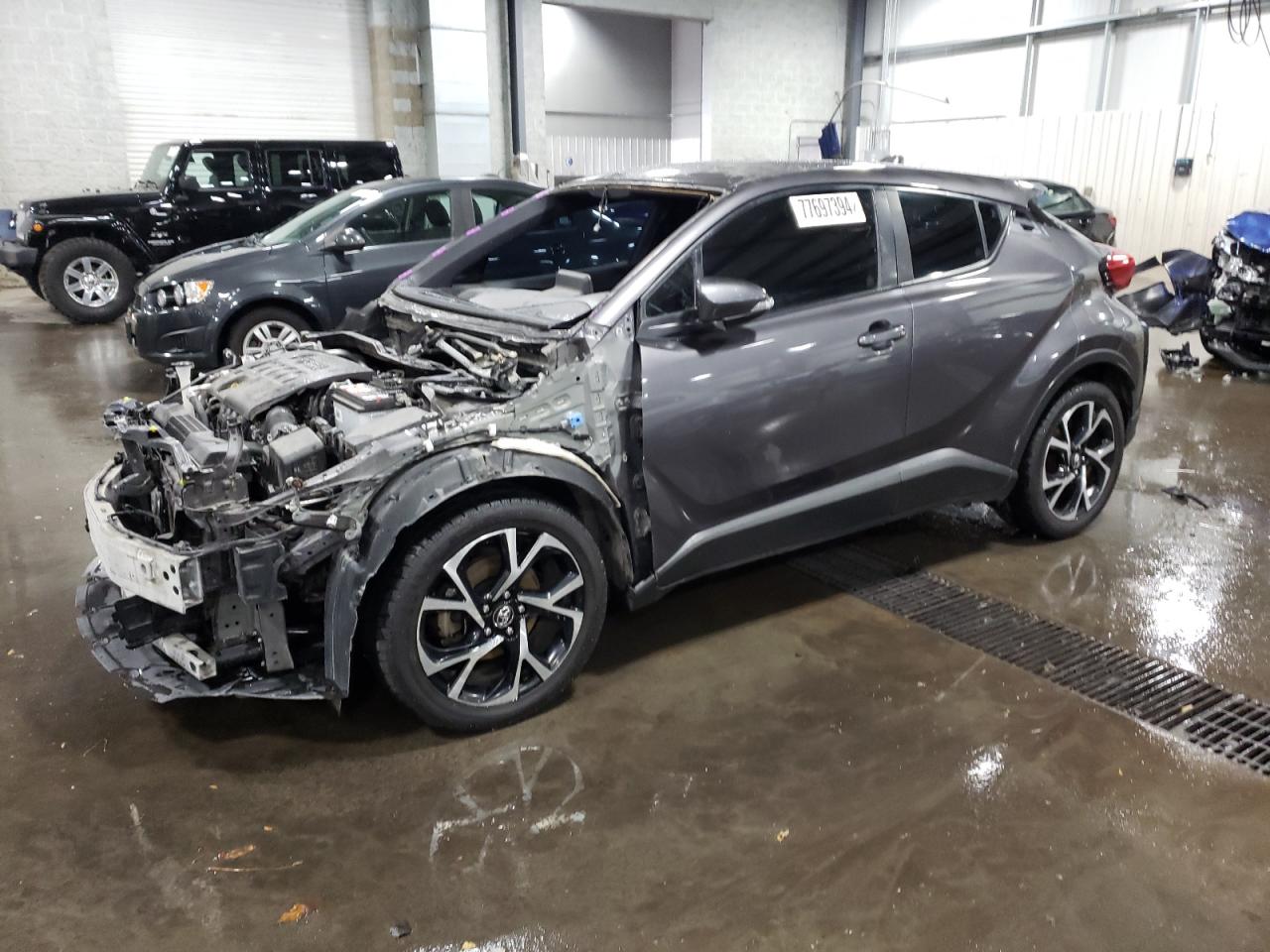 TOYOTA C-HR XLE 2019