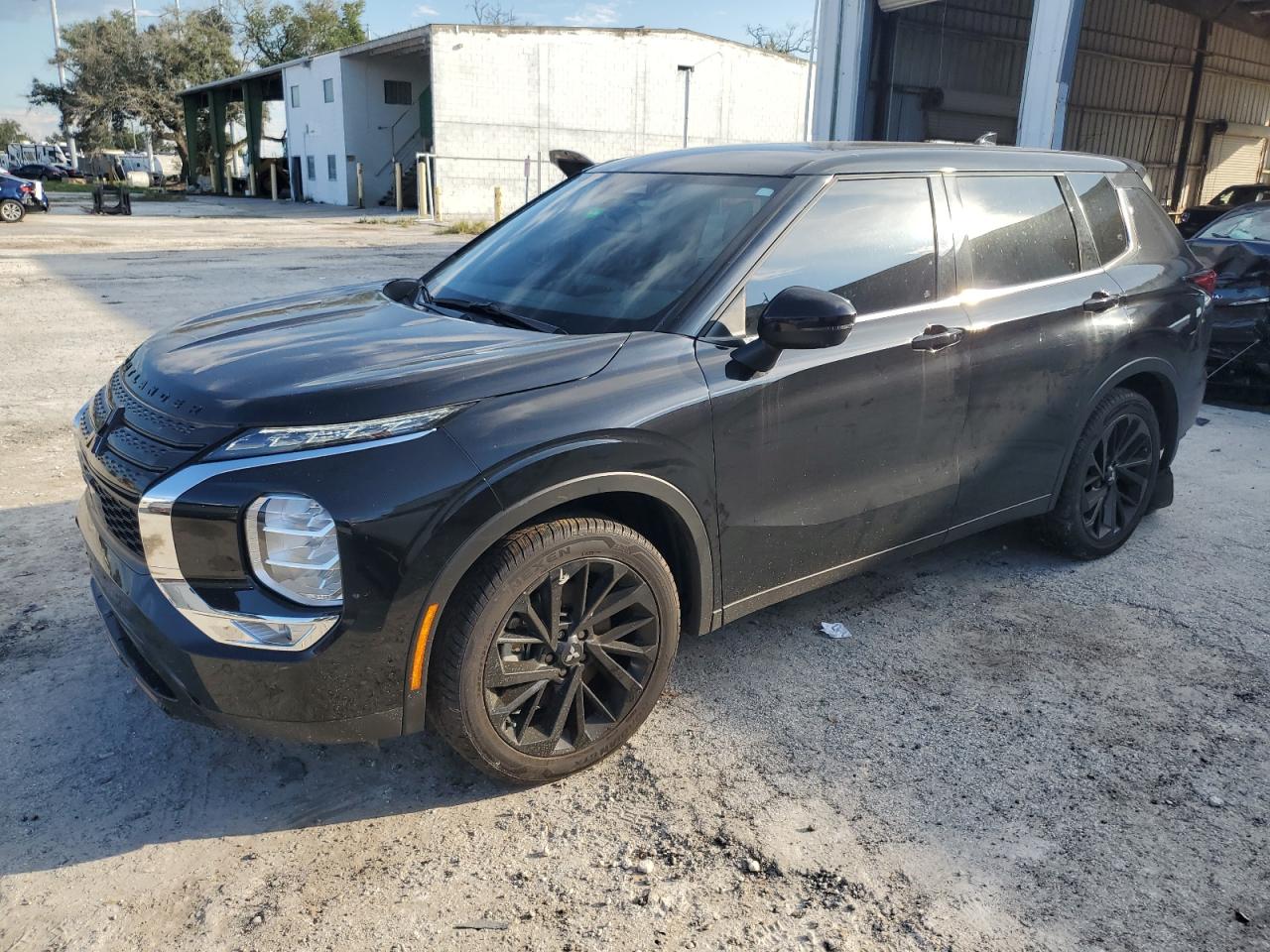 MITSUBISHI OUTLANDER 2023