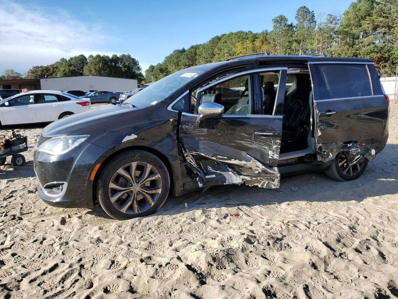 CHRYSLER PACIFICA L 2017