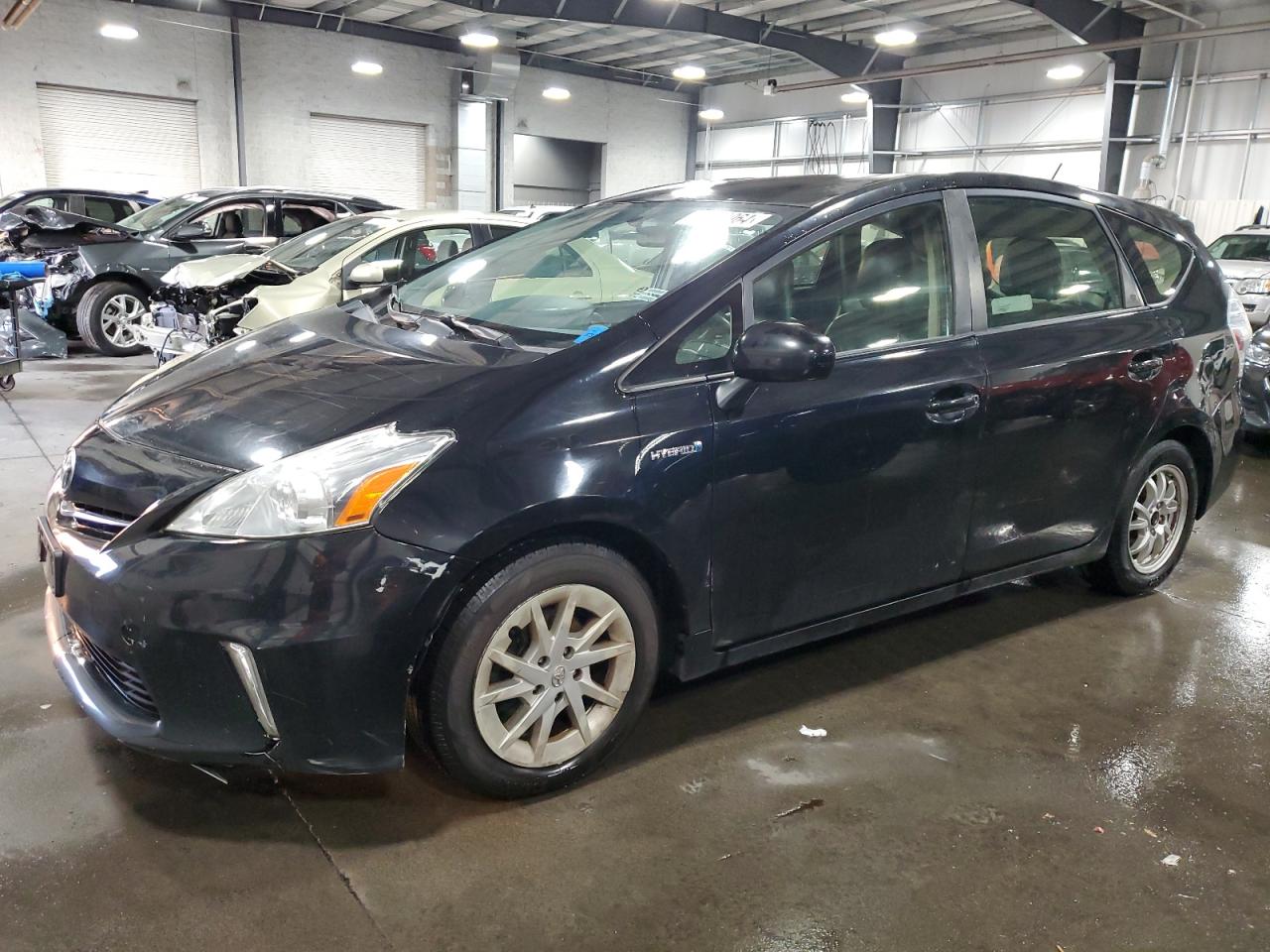 TOYOTA PRIUS V 2013