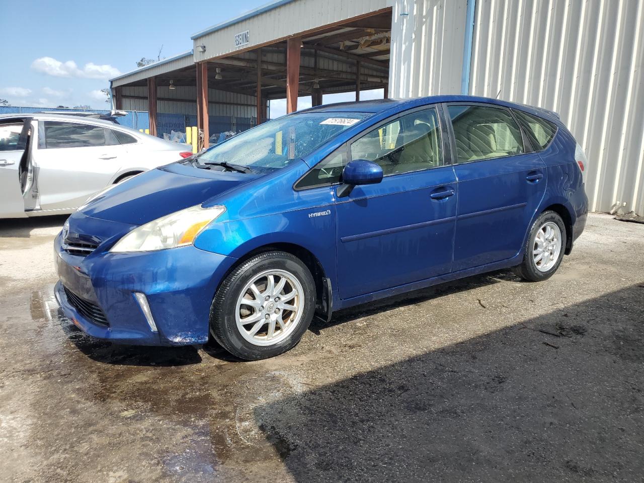 TOYOTA PRIUS V 2012