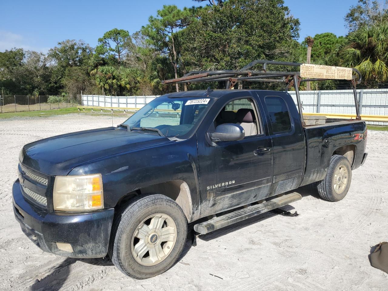 CHEVROLET SILVERADO 2011