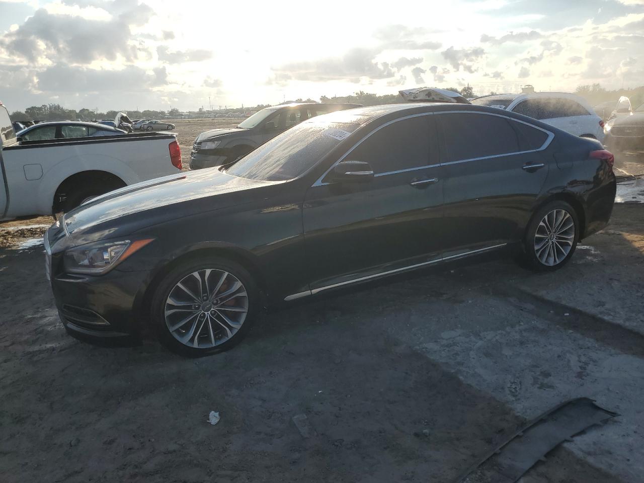 HYUNDAI GENESIS 3. 2015