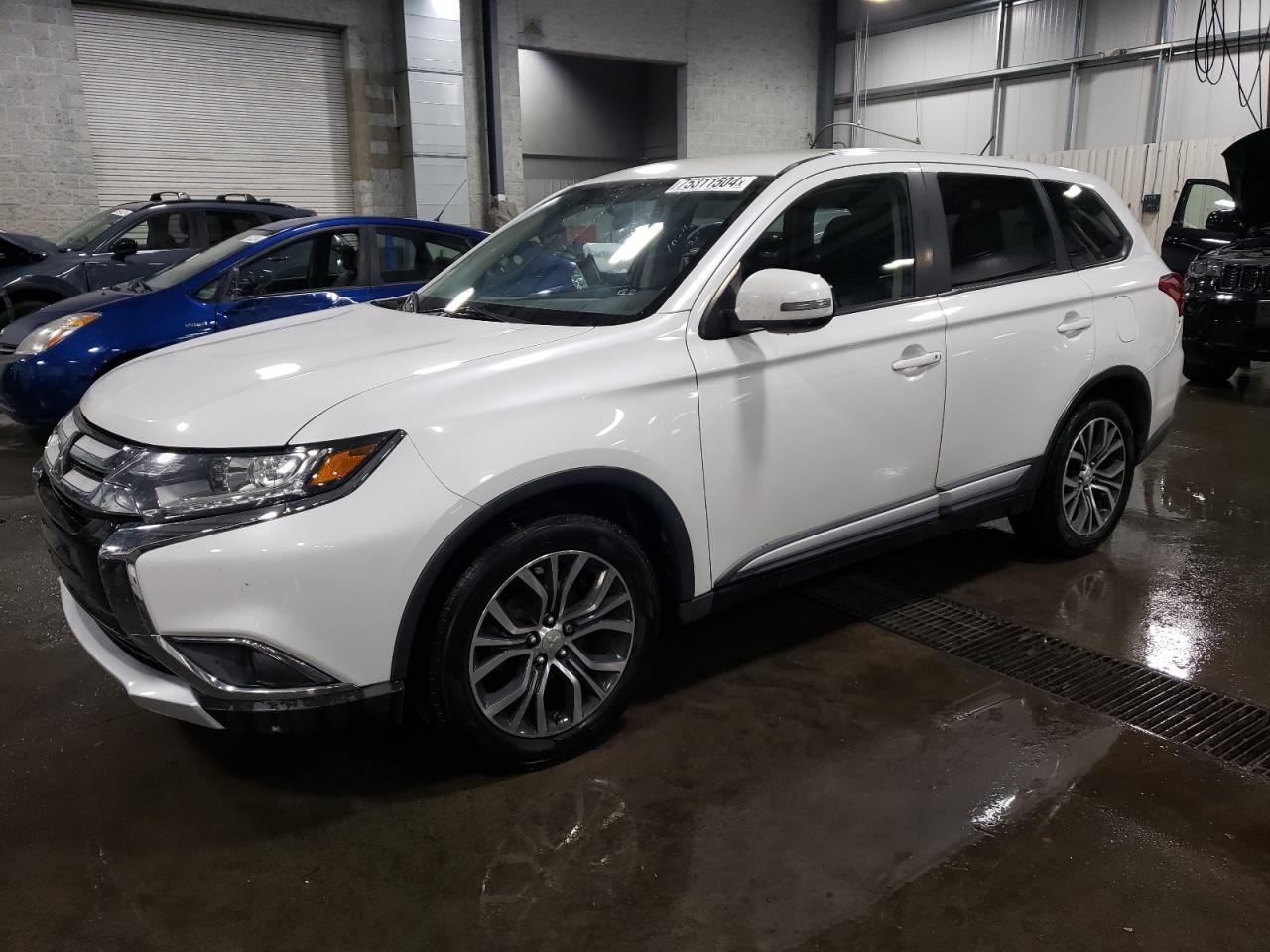 MITSUBISHI OUTLANDER 2016