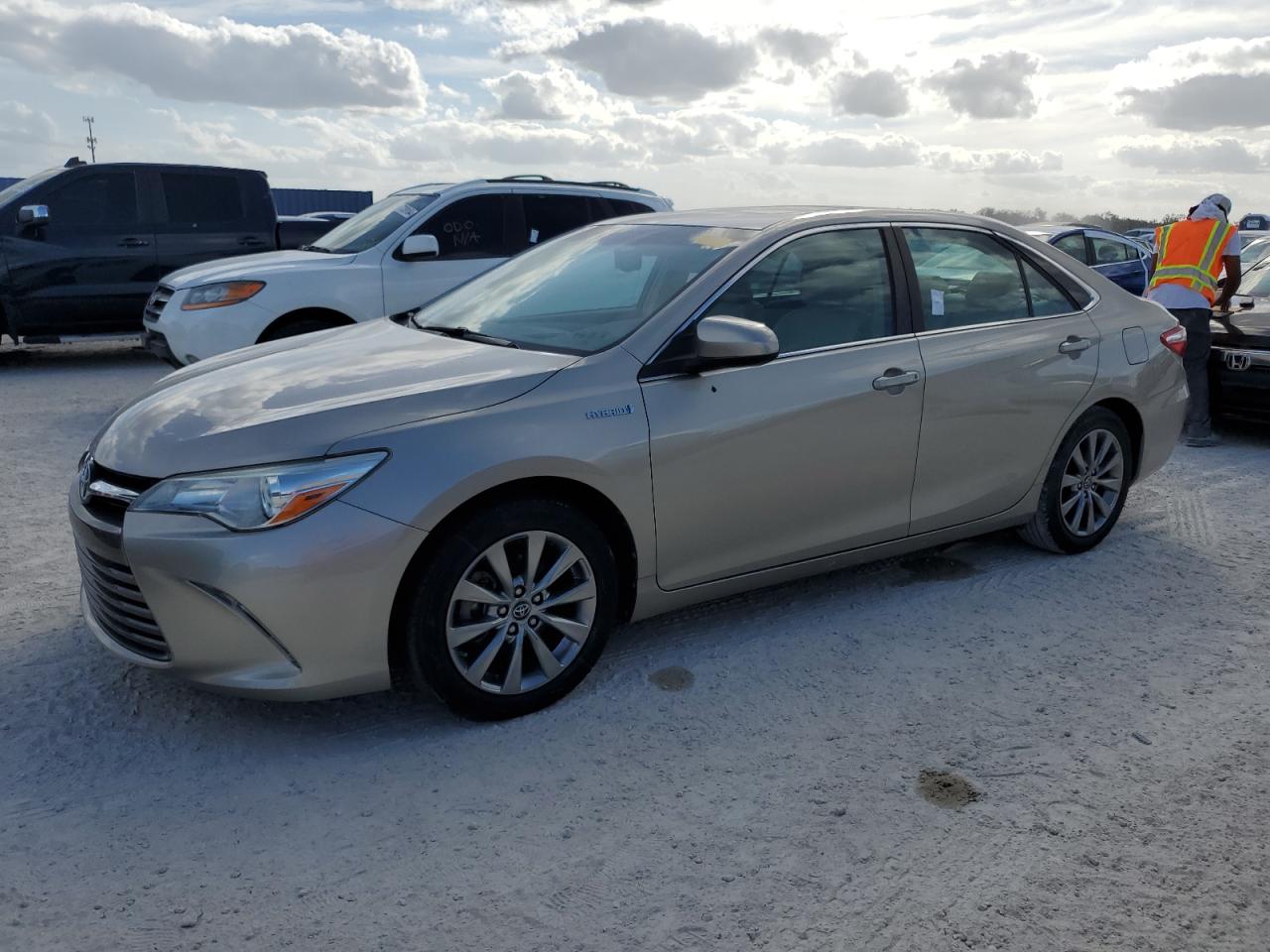 TOYOTA CAMRY HYBR 2016