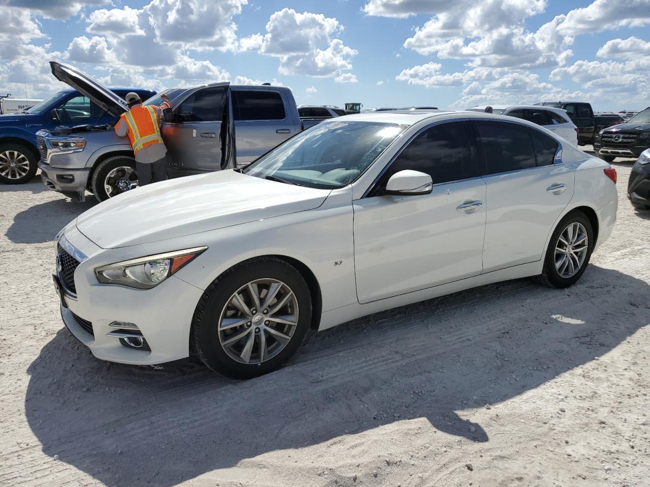 INFINITI Q50 BASE 2015