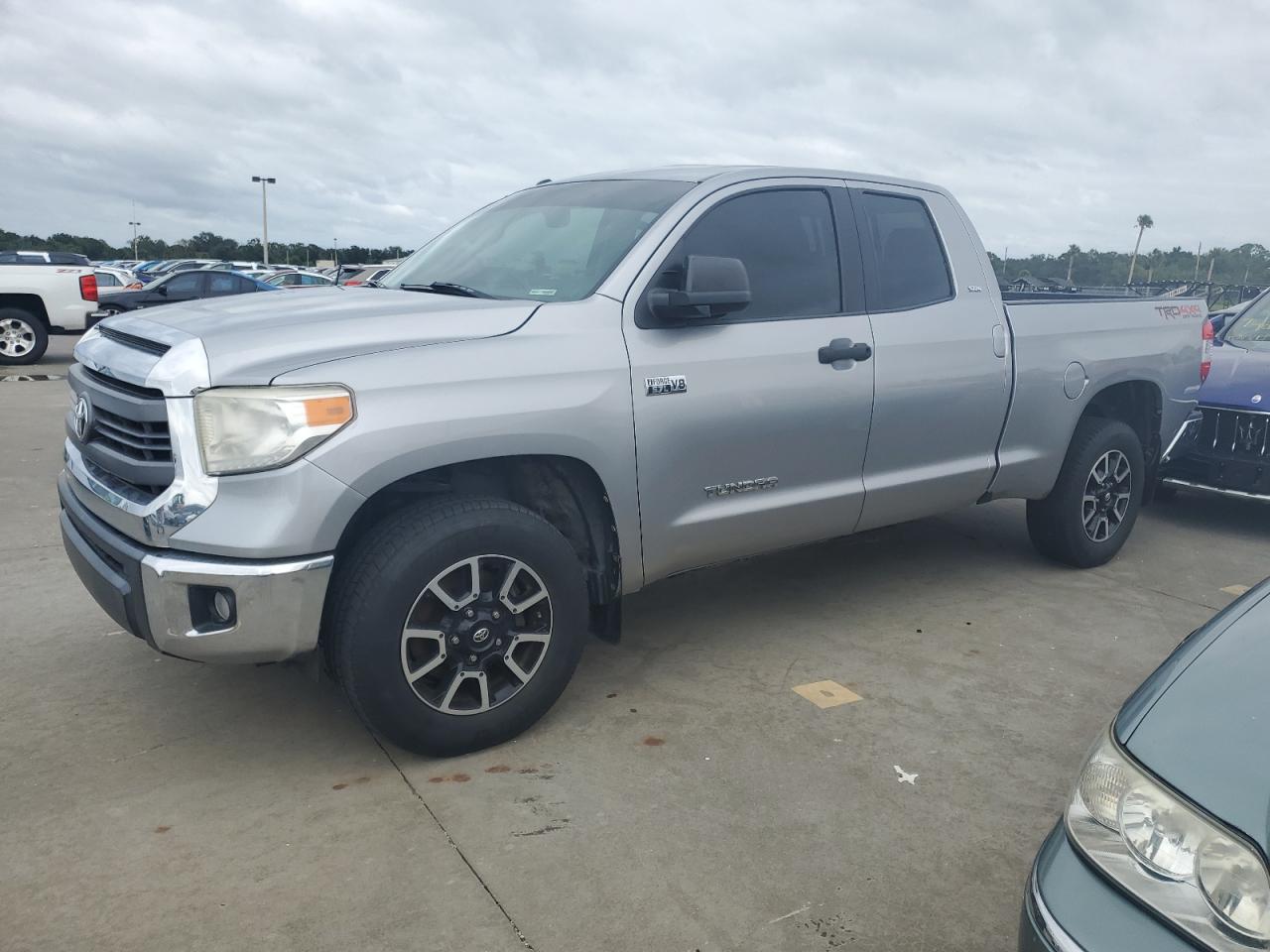 TOYOTA TUNDRA DOU 2015