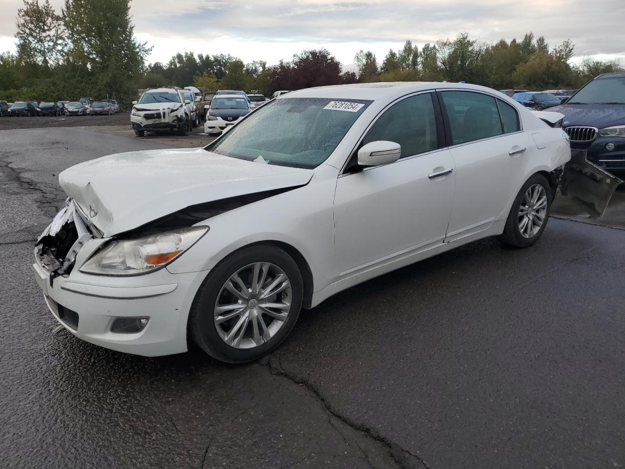 HYUNDAI GENESIS 3. 2011
