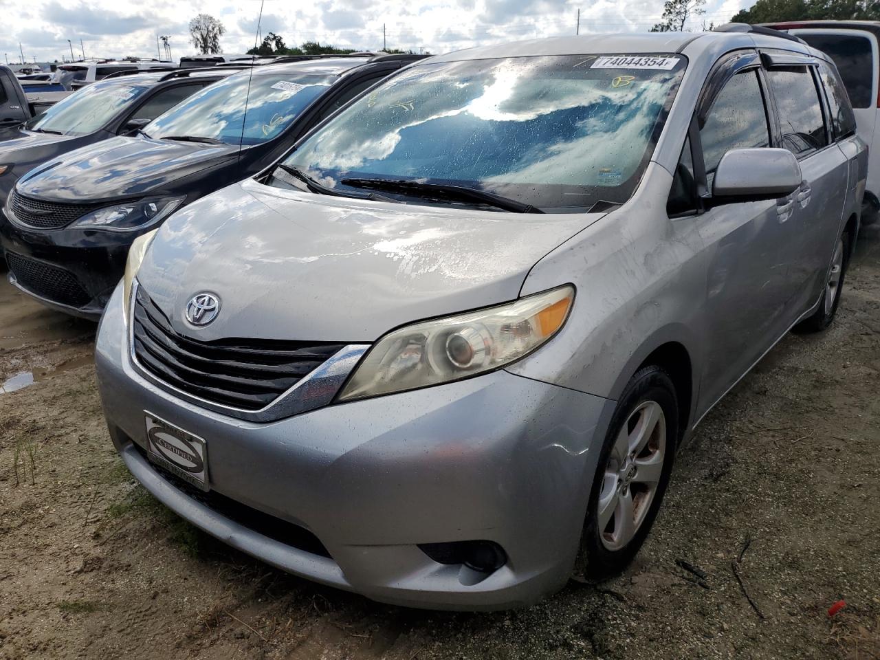 TOYOTA SIENNA LE 2012