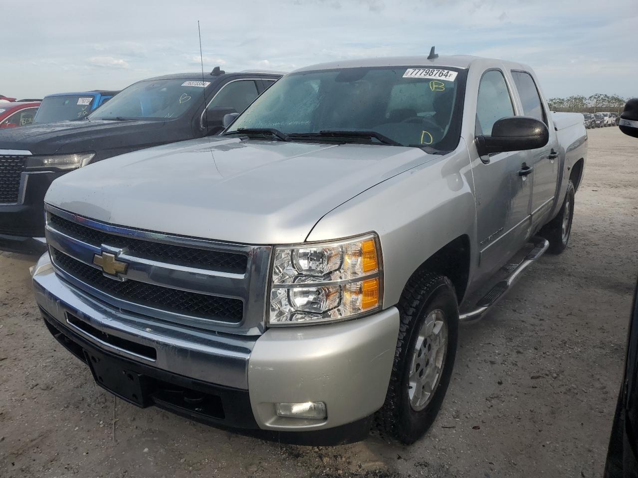 CHEVROLET SILVERADO 2011