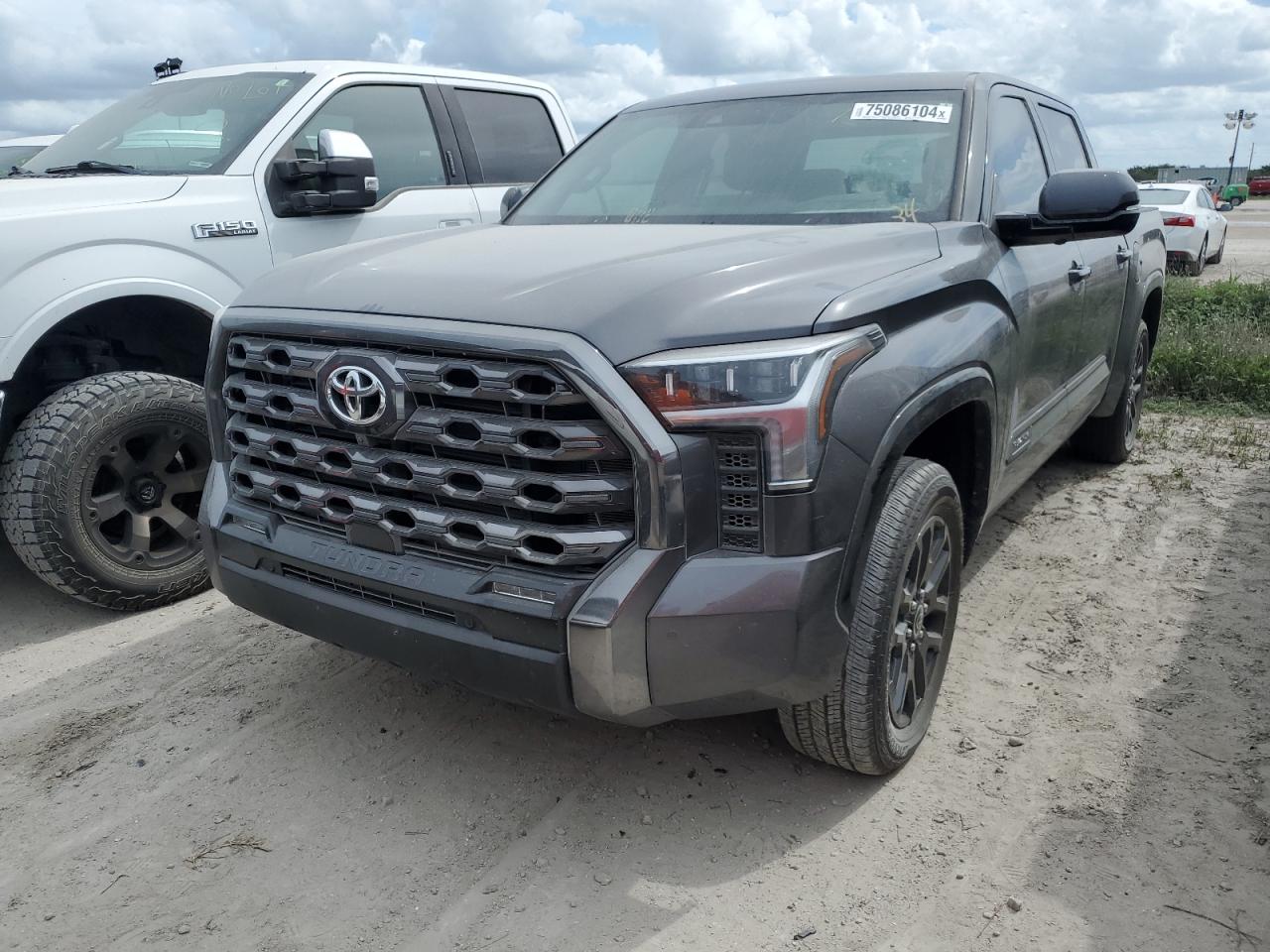 TOYOTA TUNDRA CRE 2023