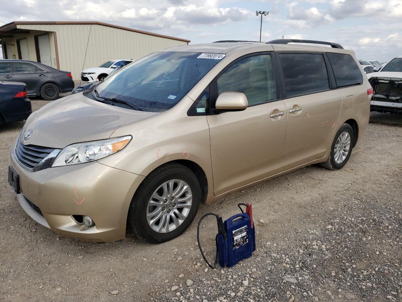 TOYOTA SIENNA XLE 2014