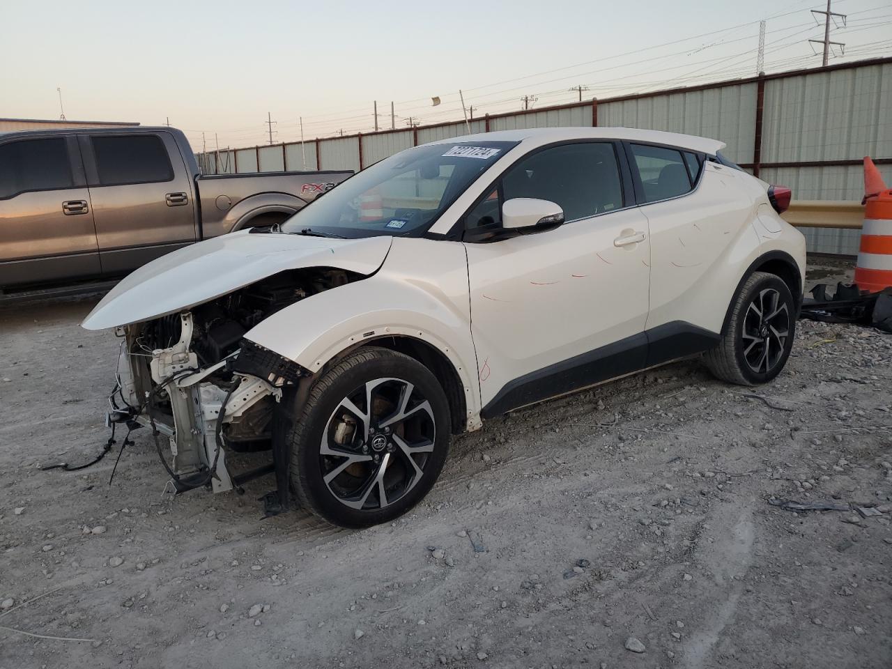 TOYOTA C-HR XLE 2019