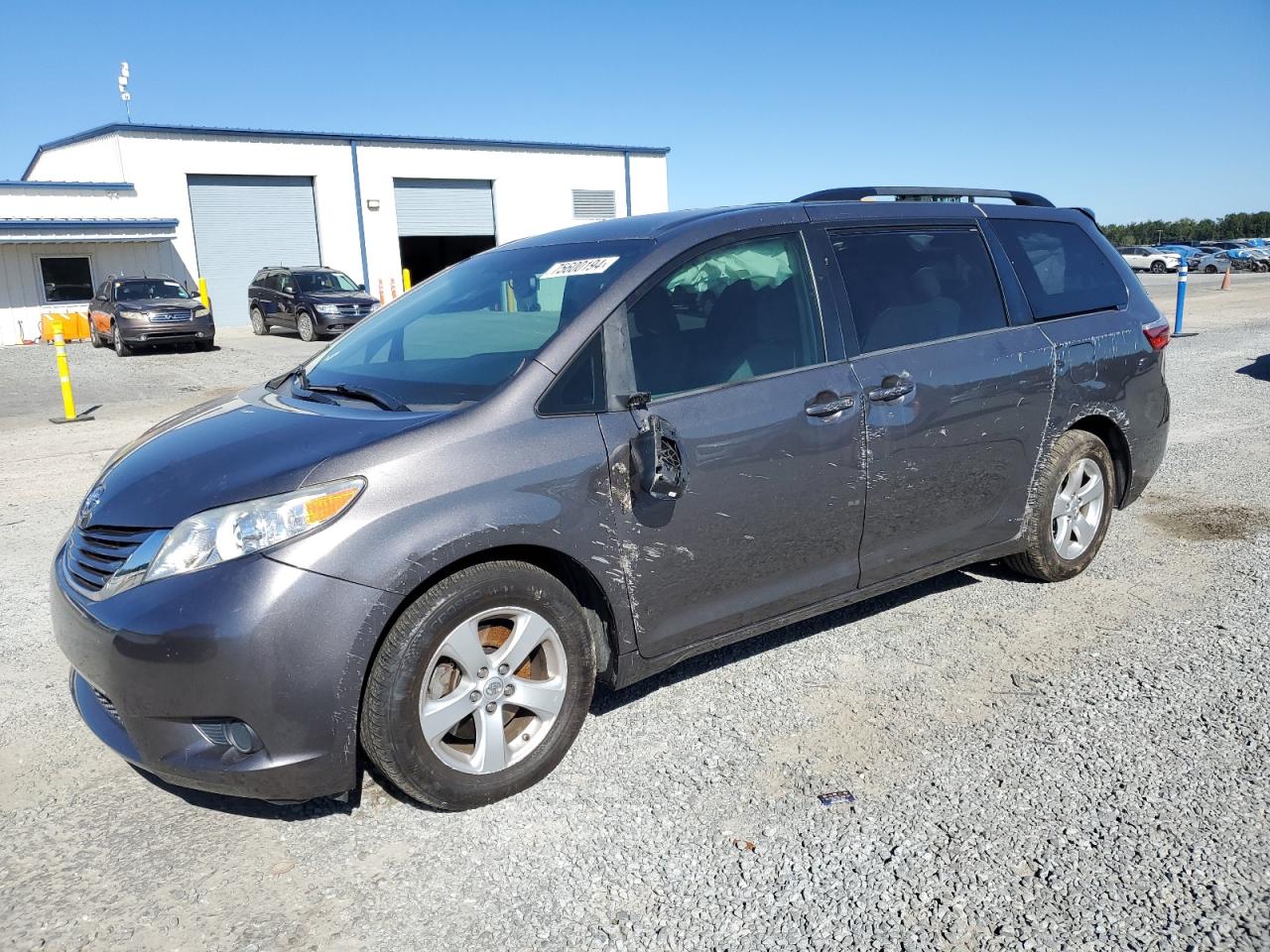 TOYOTA SIENNA LE 2017