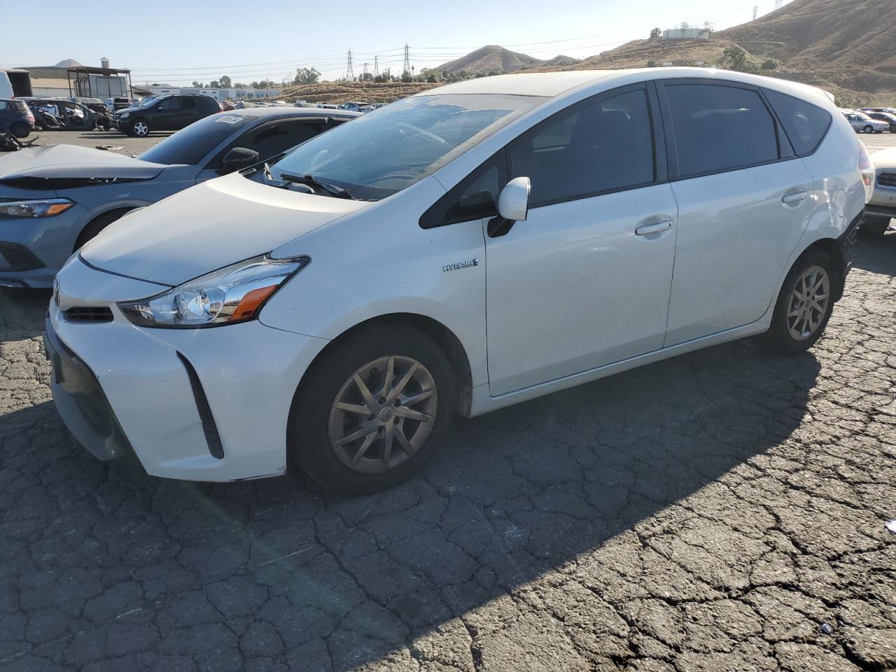 TOYOTA PRIUS V 2017