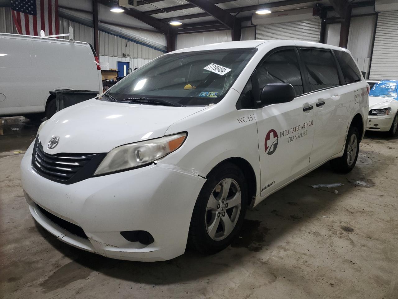 TOYOTA SIENNA 2016