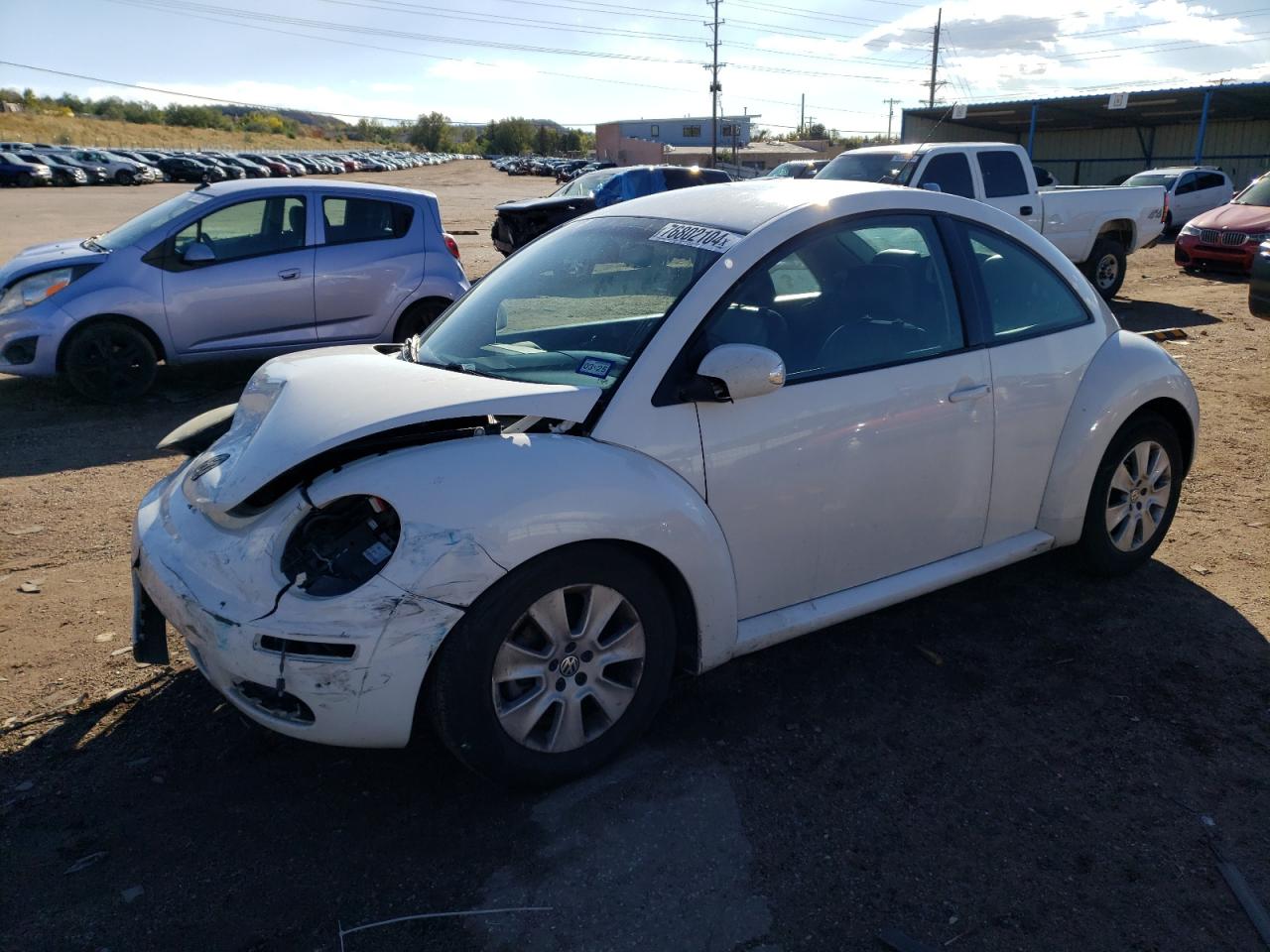 VOLKSWAGEN NEW BEETLE 2010