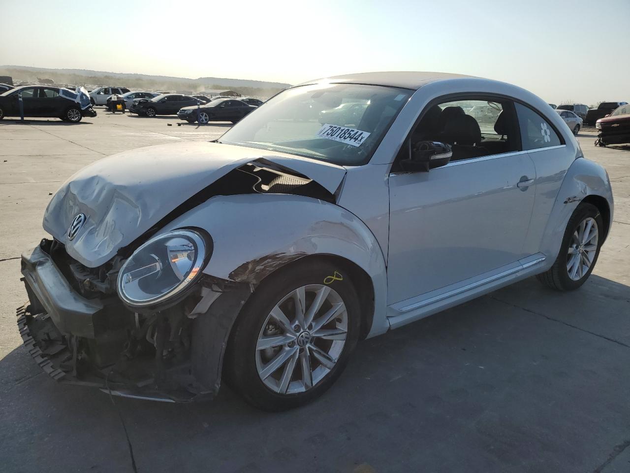 VOLKSWAGEN BEETLE SE 2018