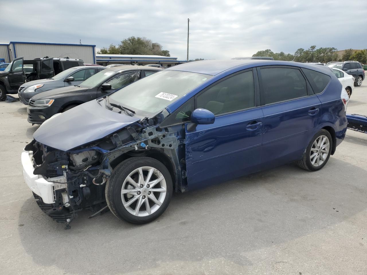 TOYOTA PRIUS V 2013