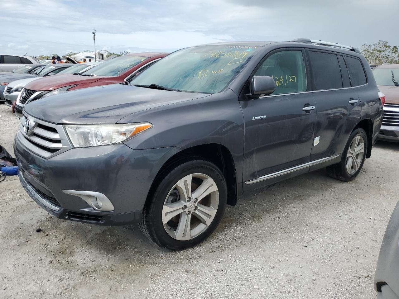 TOYOTA HIGHLANDER 2013